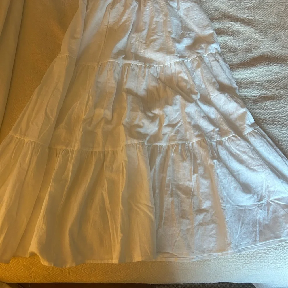 Amazon Essentials White A-Line Skirt. Tiered white skirt - a Quince knockoff. - Picture 3 of 4